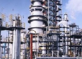 齐鲁石化炼油厂修旧利废节省开支